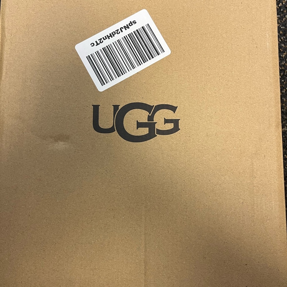 Girls pink Uggs
